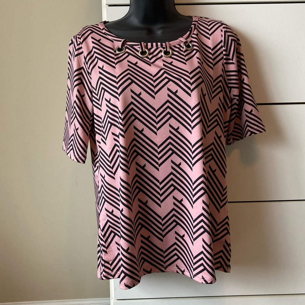 NY Collection Pink Short Sleeve Blouse.